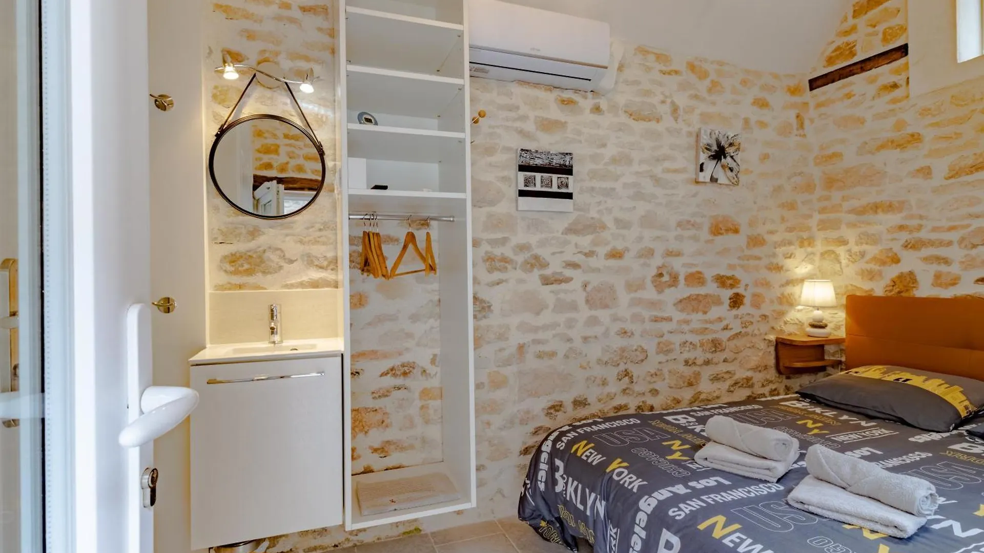 Holiday home La Boutique Germain 4 A 6 Personnes Villa Lacave  France